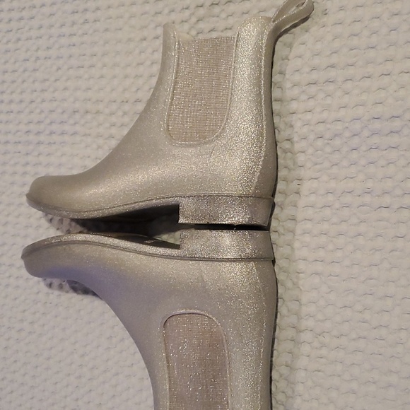 J. Crew Mercantile Chelsea Silver Booties Size 8 (#6) - Picture 4 of 6